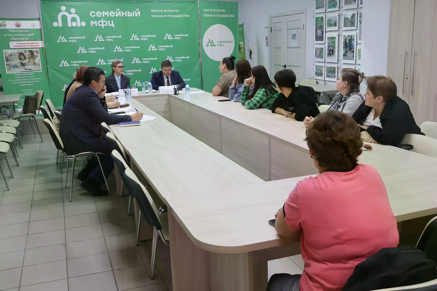 НА БАЗЕ СЕМЕЙНОГО МНОГОФУНКЦИОНАЛЬНОГО ЦЕНТРА ПРОШЛА ВСТРЕЧА ПРЕДСТАВИТЕЛЕЙ РОДИТЕЛЬСКОЙ ОБЩЕСТВЕННОСТИ И ОРГАНОВ ГОСУДАРСТВЕННОЙ ВЛАСТИ ПО ВОПРОСАМ ПОДДЕРЖКИ СЕМЕЙ С ДЕТЬМИ-ИНВАЛИДАМИ